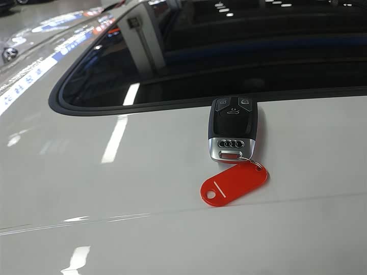 Фото 9 - Audi A4L