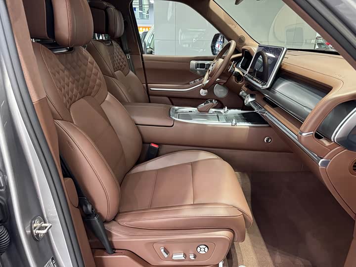 Фото 9 - Tank 700 Hybrid