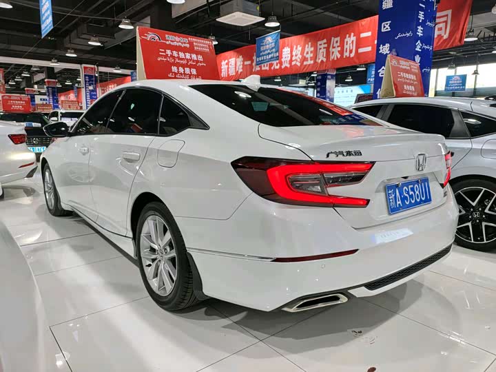 Фото 7 - Honda Accord