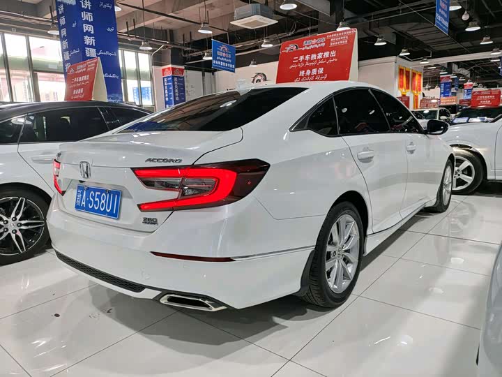 Фото 9 - Honda Accord