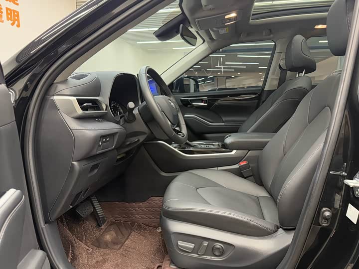 Фото 8 - Toyota Highlander