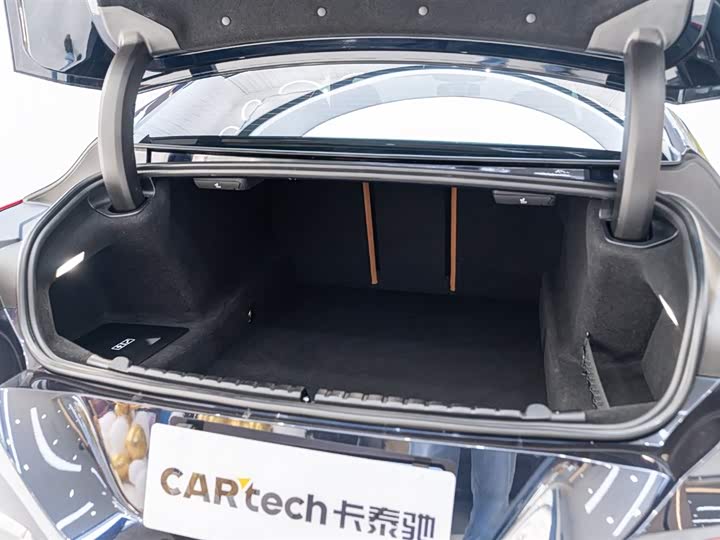 Фото 9 - BMW 8 Series