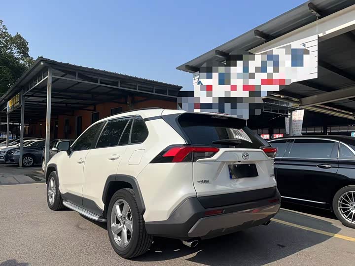 Фото 3 - Toyota RAV4