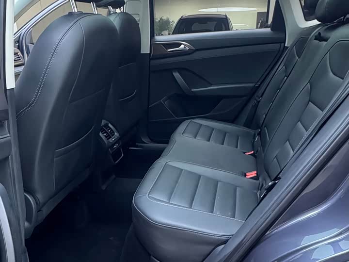 Фото 7 - Volkswagen Tharu