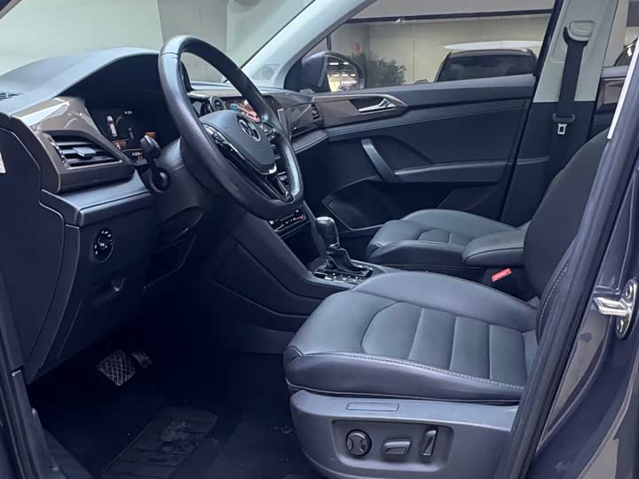 Фото 9 - Volkswagen Tharu