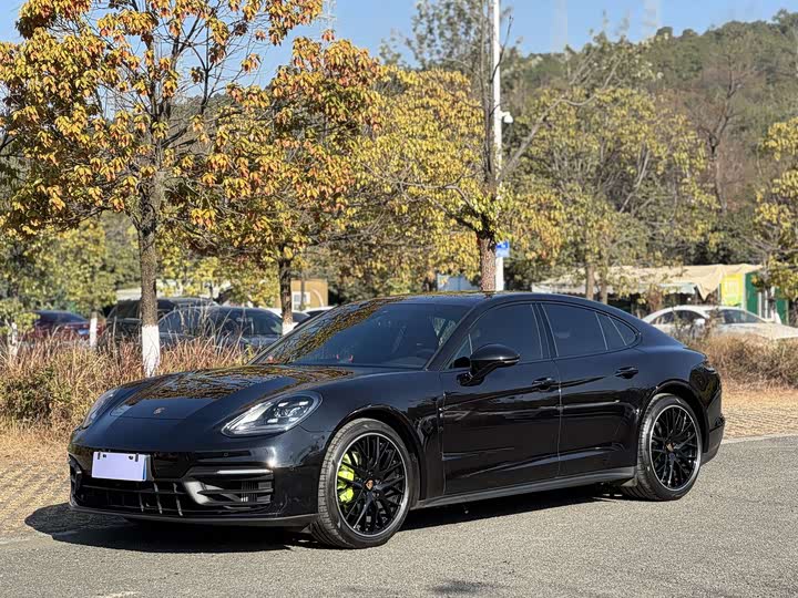 Фото 1 - Porsche Panamera