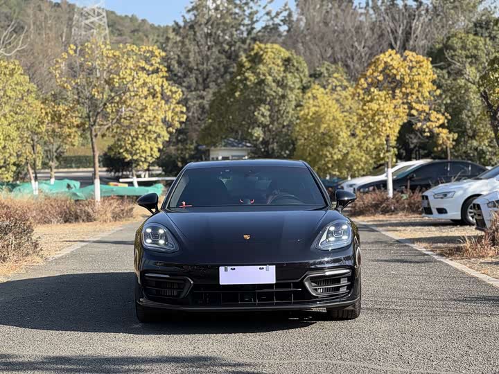 Фото 2 - Porsche Panamera