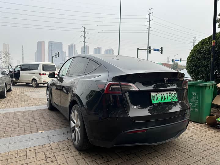 Фото 4 - Tesla Model Y