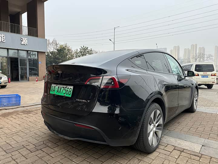 Фото 6 - Tesla Model Y