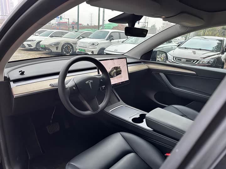 Фото 8 - Tesla Model Y