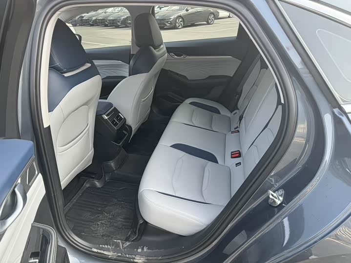 Фото 8 - Geely Preface