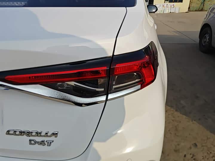 Фото 8 - Toyota Corolla