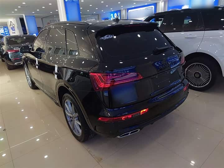 Фото 5 - Audi Q5L