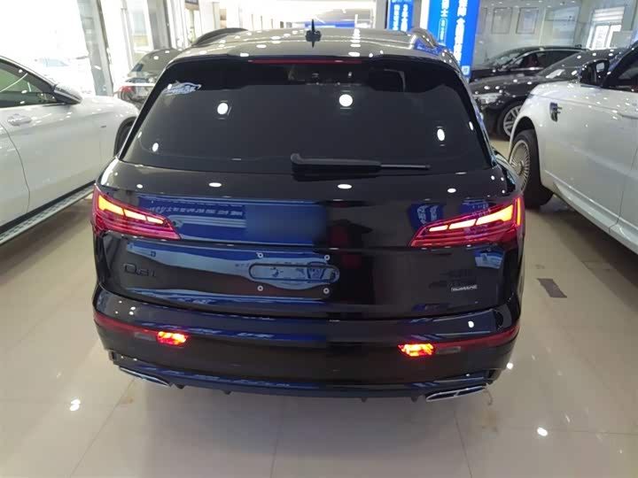 Фото 6 - Audi Q5L