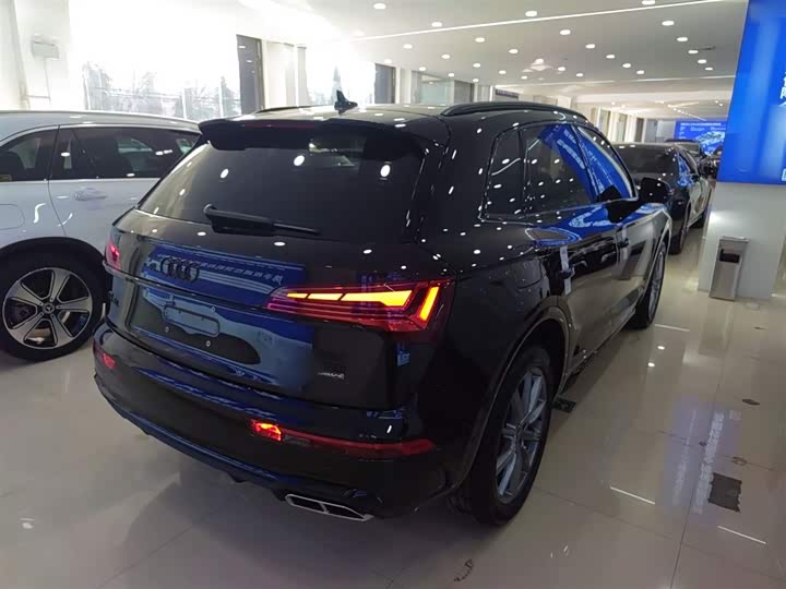 Фото 7 - Audi Q5L