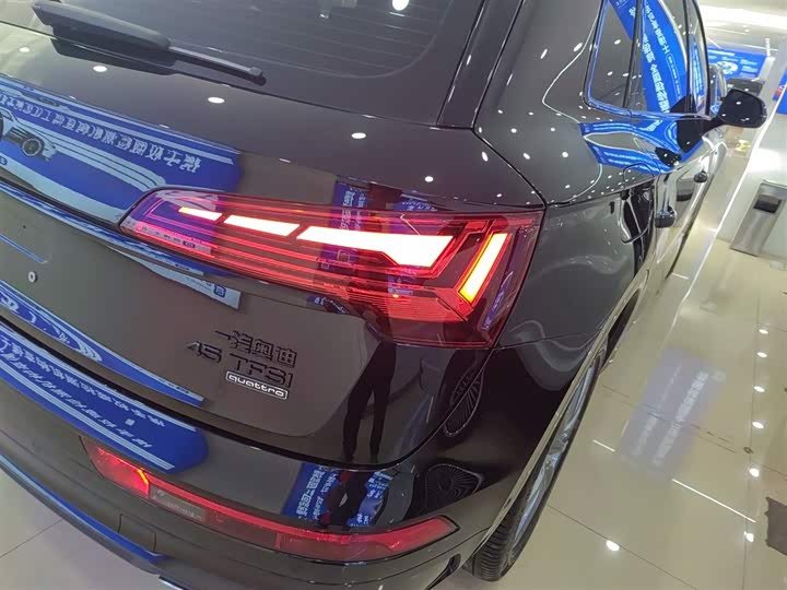 Фото 8 - Audi Q5L