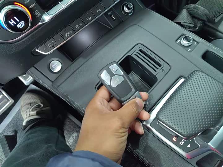 Фото 9 - Audi Q5L