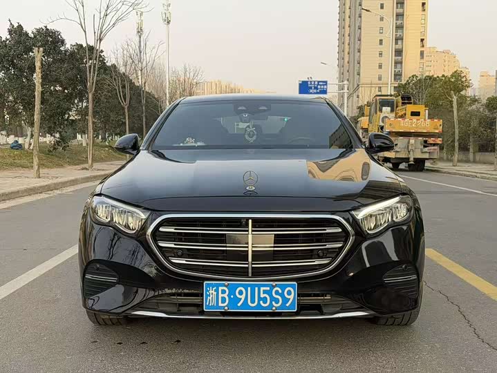 Фото 1 - Mercedes-Benz E-Class