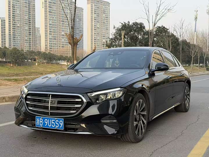 Фото 2 - Mercedes-Benz E-Class