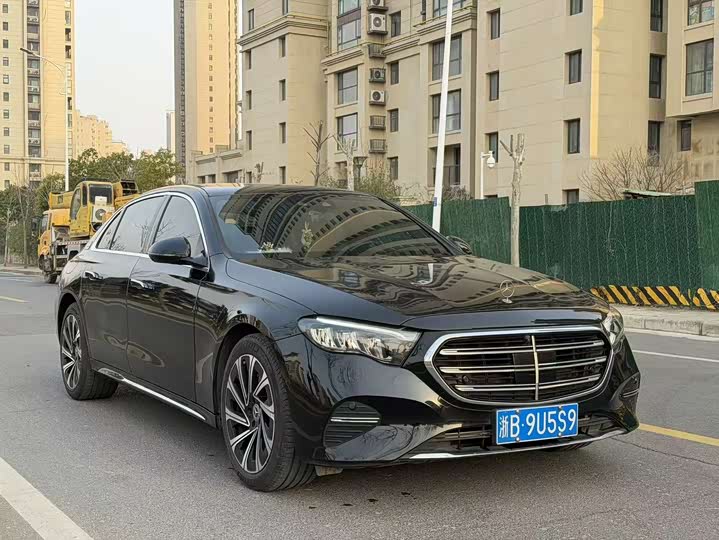 Фото 3 - Mercedes-Benz E-Class