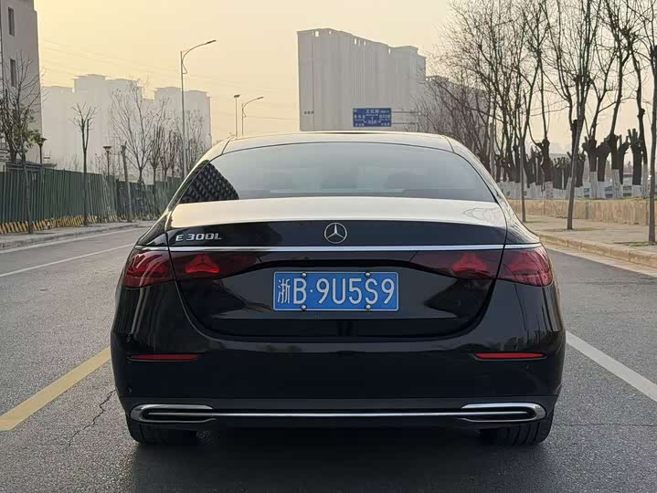 Фото 4 - Mercedes-Benz E-Class