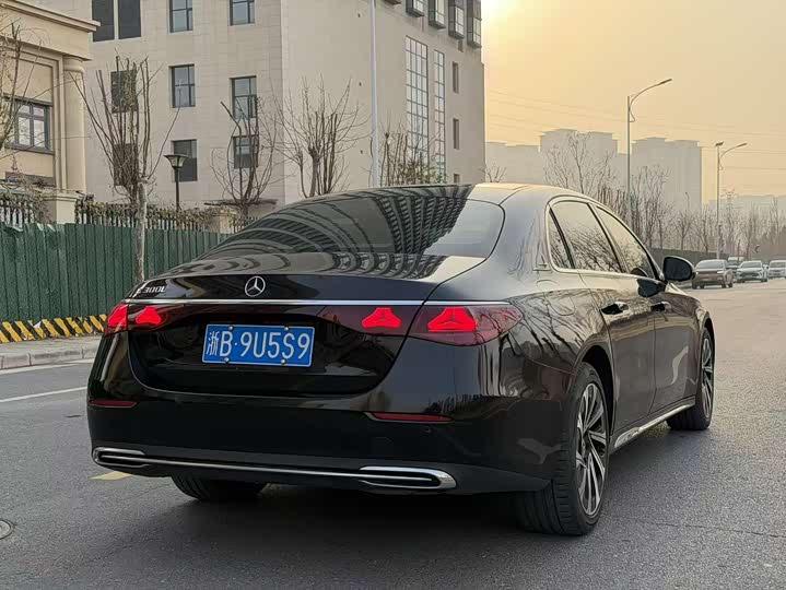 Фото 5 - Mercedes-Benz E-Class