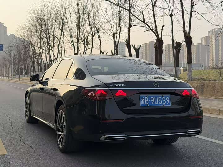 Фото 6 - Mercedes-Benz E-Class