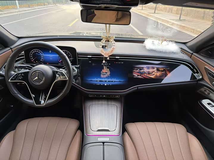 Фото 9 - Mercedes-Benz E-Class