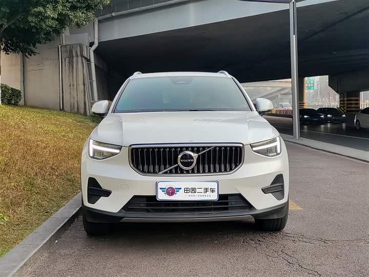 Фото 2 - Volvo XC40