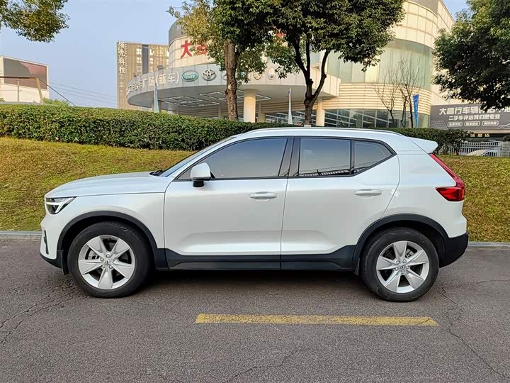 Фото 3 - Volvo XC40