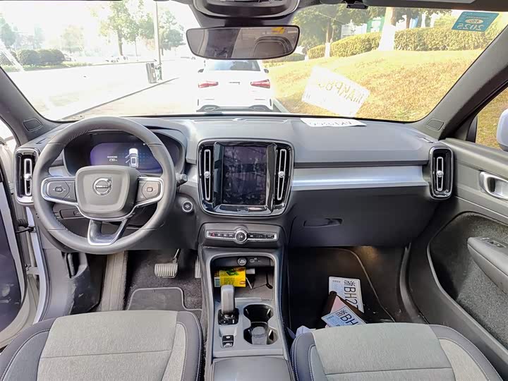 Фото 6 - Volvo XC40