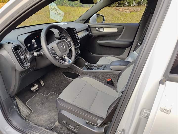 Фото 7 - Volvo XC40