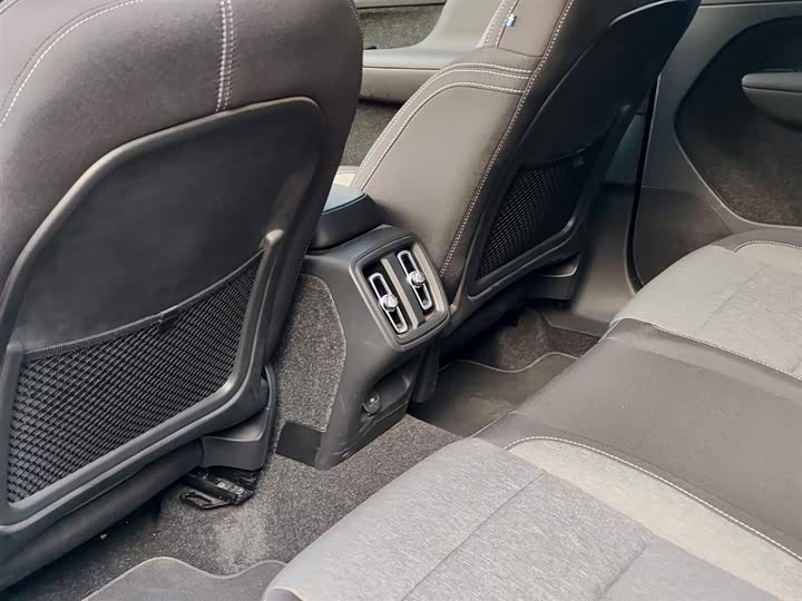 Фото 9 - Volvo XC40