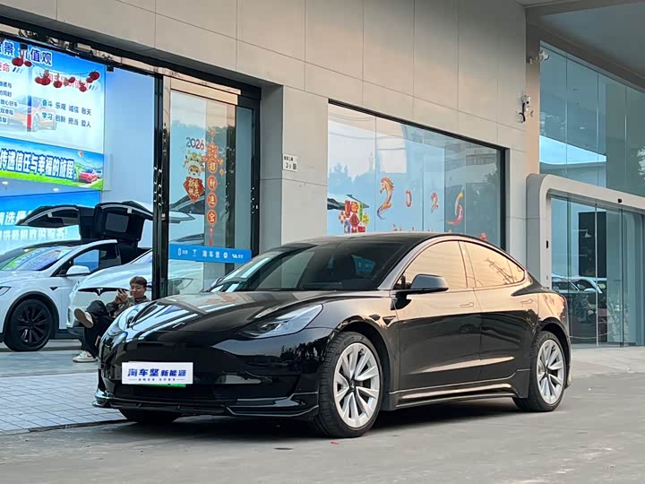 Фото 1 - Tesla Model 3