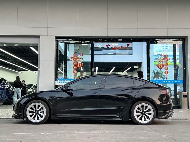 Фото 2 - Tesla Model 3