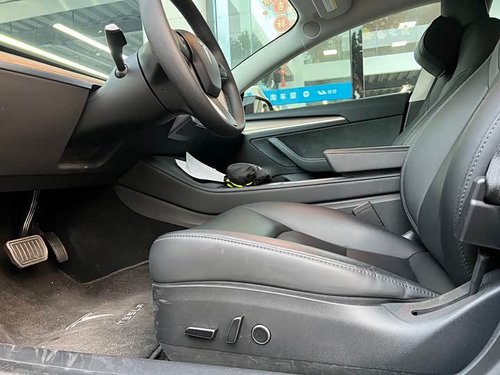 Фото 4 - Tesla Model 3