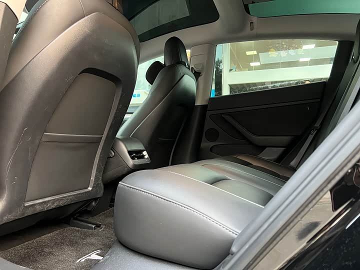 Фото 6 - Tesla Model 3