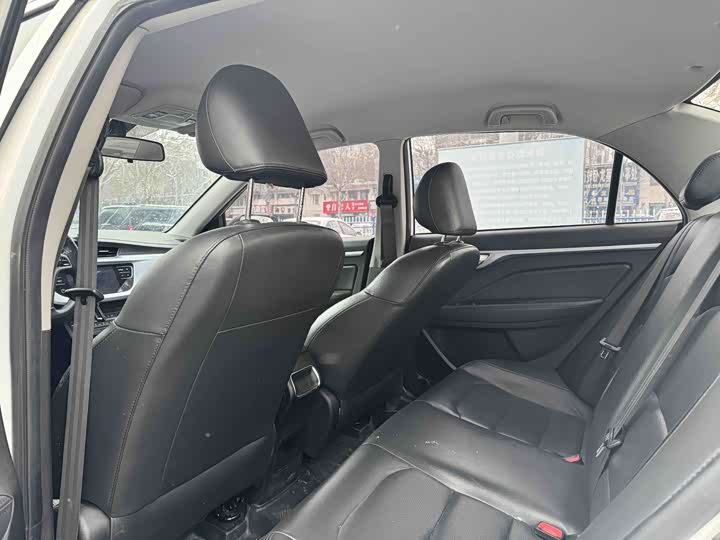 Фото 9 - Geely Vision