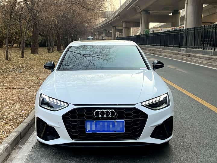 Фото 2 - Audi A4L