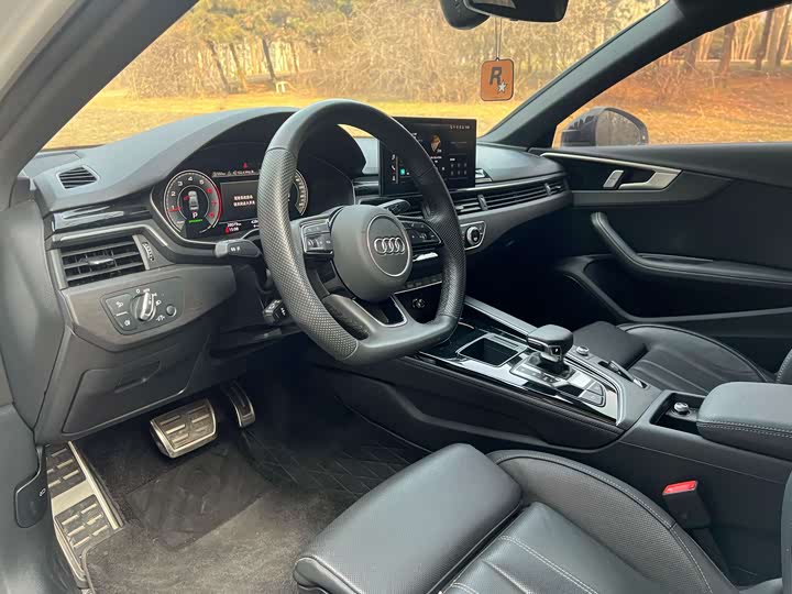 Фото 5 - Audi A4L