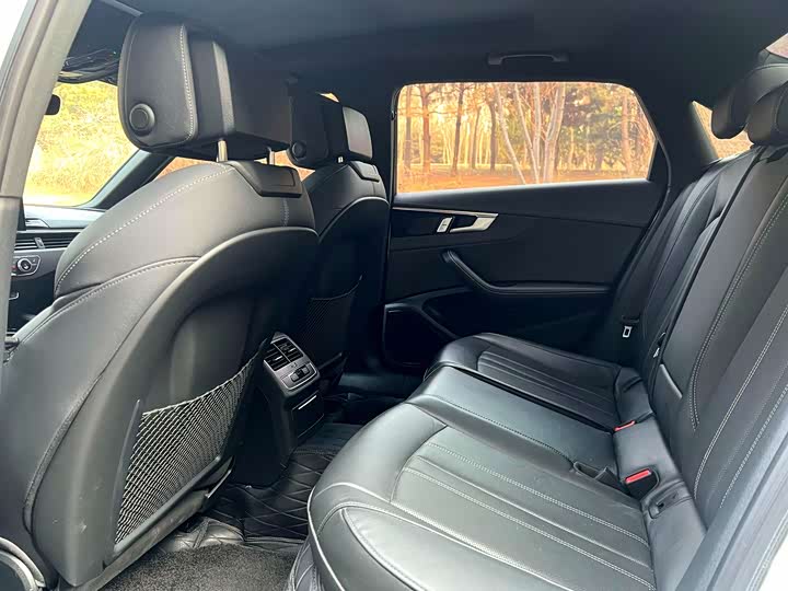 Фото 6 - Audi A4L