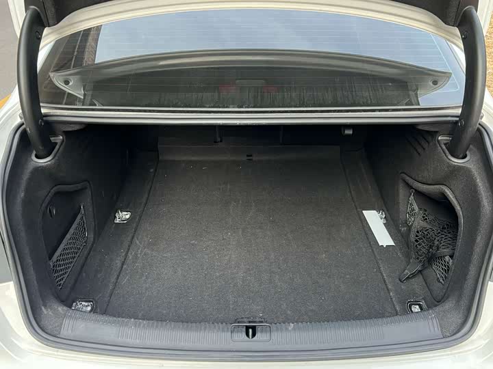 Фото 8 - Audi A4L