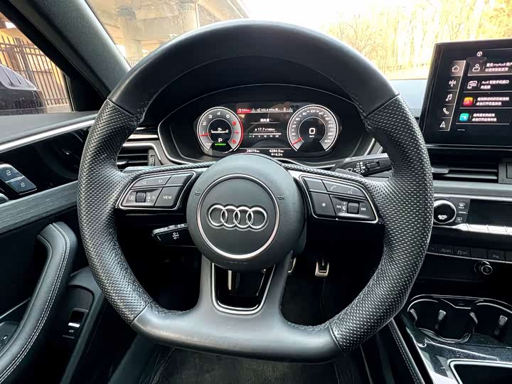 Фото 9 - Audi A4L
