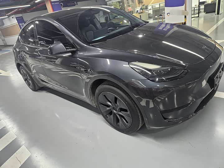 Фото 3 - Tesla Model Y