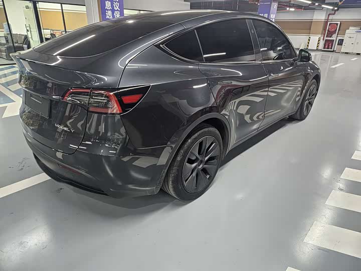 Фото 4 - Tesla Model Y