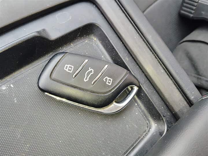 Фото 9 - Roewe i5