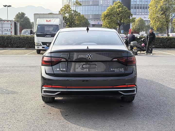 Фото 5 - Volkswagen Sagitar L