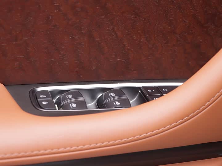 Фото 5 - BYD Yangwang U8