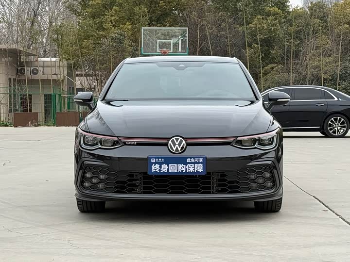 Фото 2 - Volkswagen Golf GTI