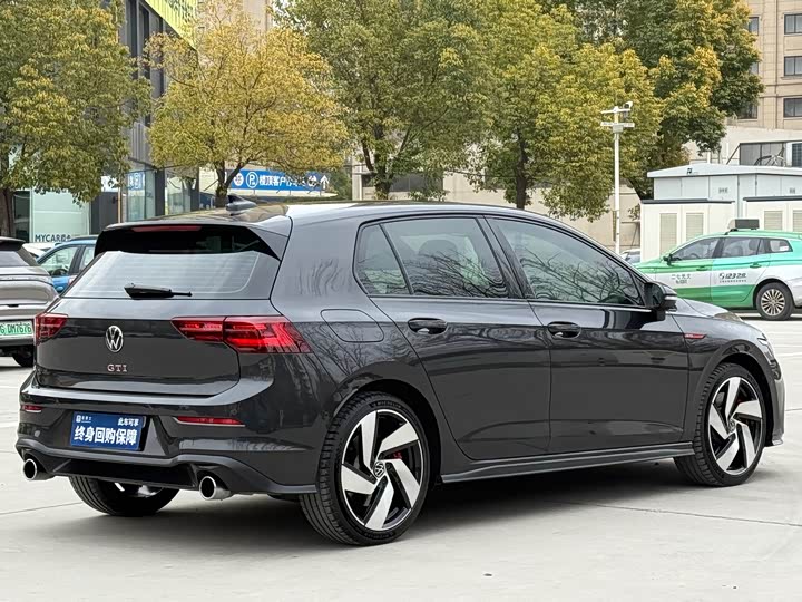 Фото 7 - Volkswagen Golf GTI